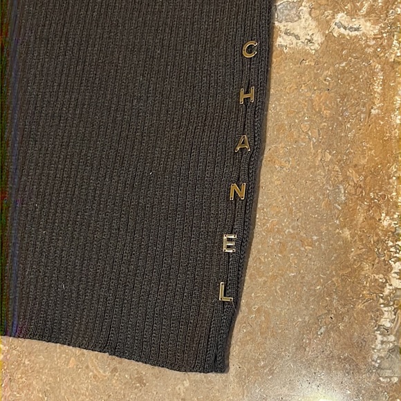 CHANEL sweater sz 36 brown ribbed top logo - Picture 2 of 5